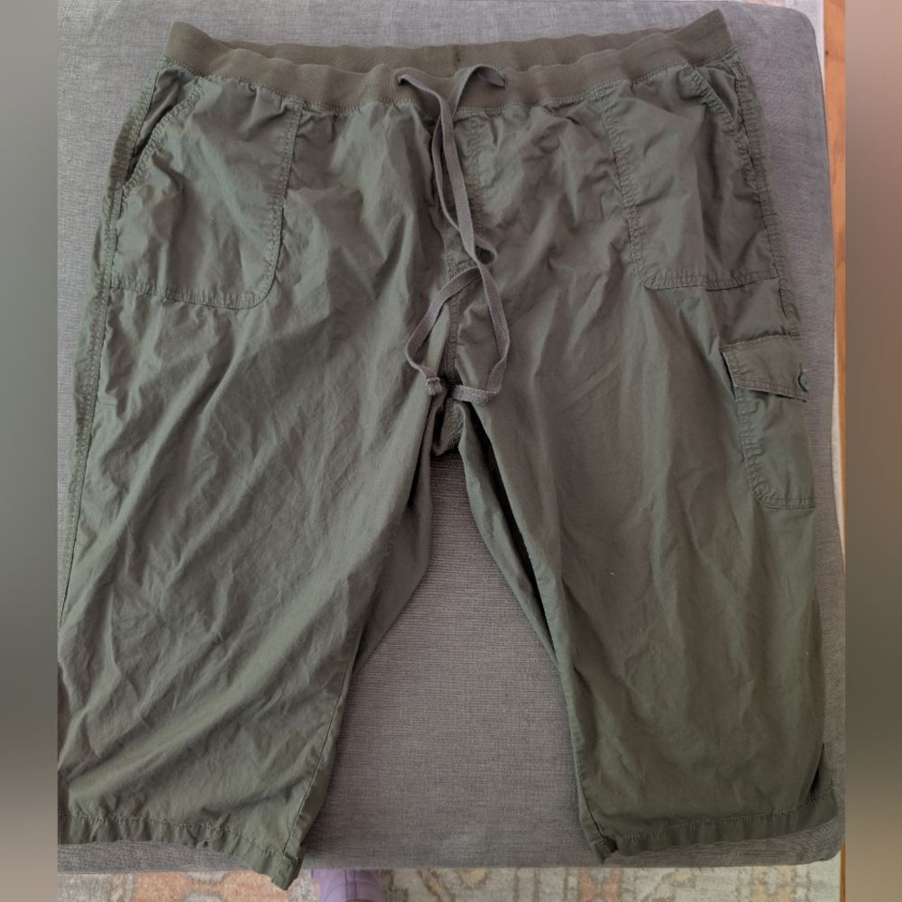 St John's Bay Cargo Capris Olive Green 4X - Picture 2 of 3